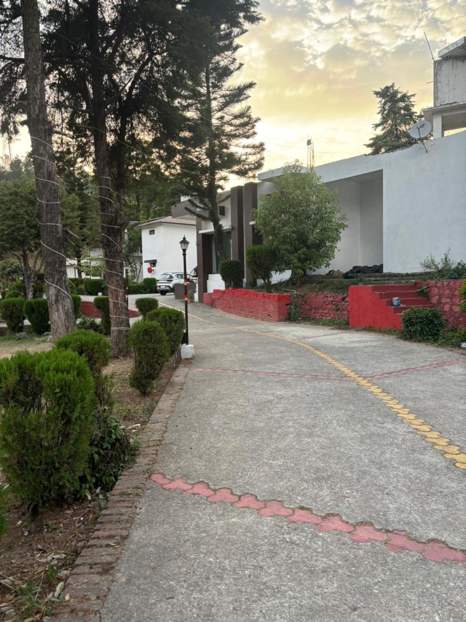 Shikha Resort Ewentbliz Bhīm Tāl Dış mekan fotoğraf